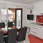 Maksan Im 2- Stock Mit Einer Terrasse By Interhome Pakoštane