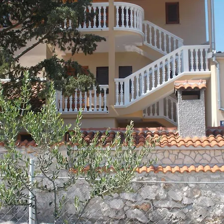 Apartamento Maksan Im 2- Stock Mit Einer Terrasse By Interhome
