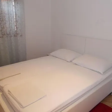 Maksan Im 2- Stock Mit Einer Terrasse By Interhome Pakoštane