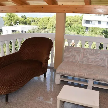 Maksan Im 2- Stock Mit Einer Terrasse By Interhome Pakoštane