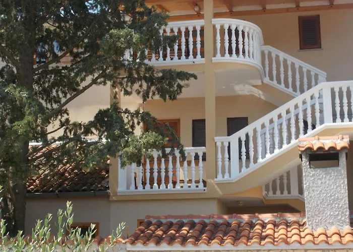 Maksan Im 2- Stock Mit Einer Terrasse By Interhome Pakostane