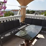 Appartement Maksan Im 2- Stock Mit Einer Terrasse By Interhome