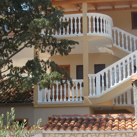 Maksan Im 2- Stock Mit Einer Terrass By Interhome Pakoštane