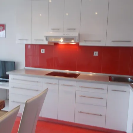 Maksan Im 2- Stock Mit Einer Terrass By Interhome * Pakoštane