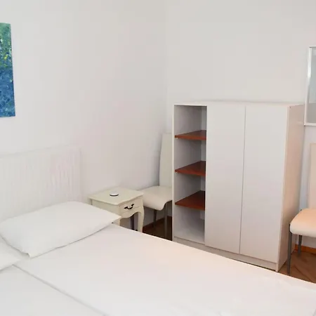 Maksan Im 2- Stock Mit Einer Terrass By Interhome