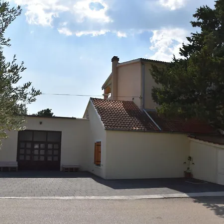 Maksan Im 2- Stock Mit Einer Terrass By Interhome Apartmán *