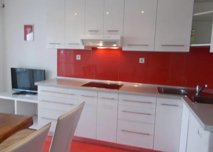 Maksan Im 2- Stock Mit Einer Terrasse By Interhome * Pakoštane