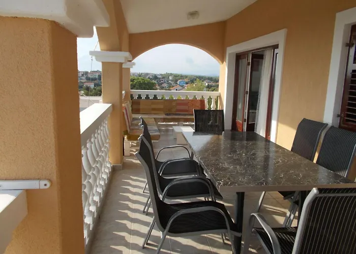 Maksan Im 2- Stock Mit Einer Terrasse By Interhome Pakoštane