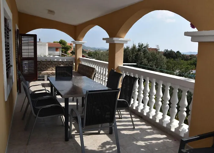 Maksan Im 2- Stock Mit Einer Terrasse By Interhome * Pakoštane