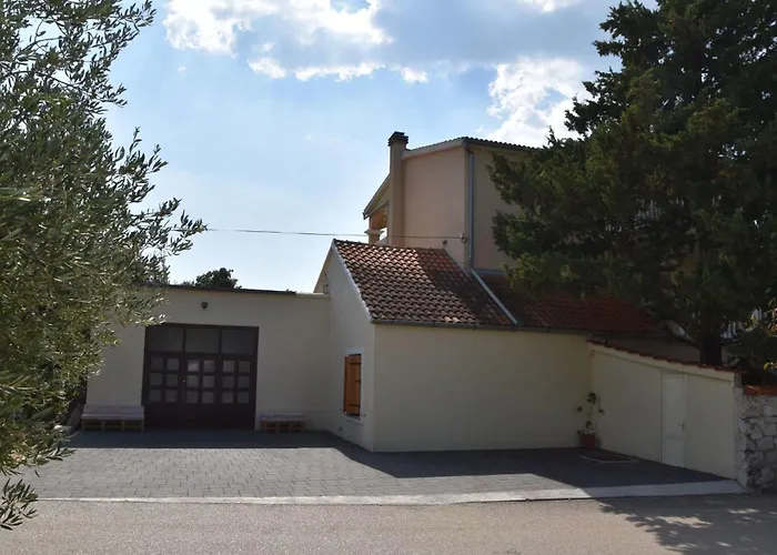 Maksan Im 2- Stock Mit Einer Terrasse By Interhome Apartmán *